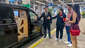 Transfer in auto di lusso con interni moderni